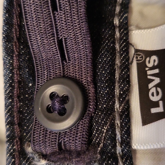 Levis's dark wash denim jeans with matching tee shirt - Picture 8 of 8